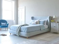 Double Hugger Bed In Thatch House Fabric