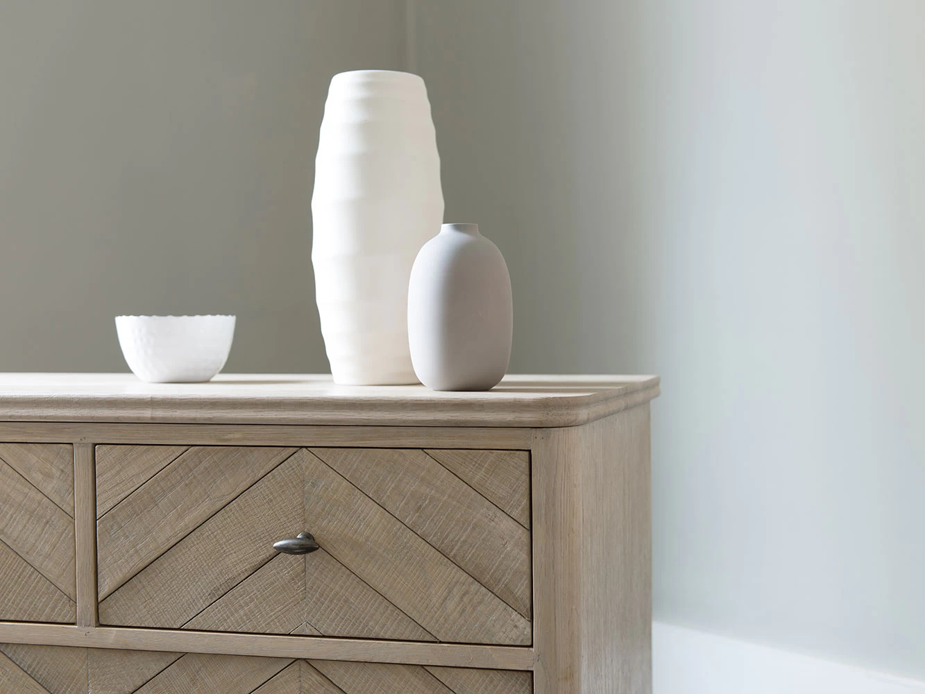 Medium Young Flapper Chest Of Drawers In Soaped Oak 3 Medium Young Flapper Chest Of Drawers In Soaped Oak - Image 3