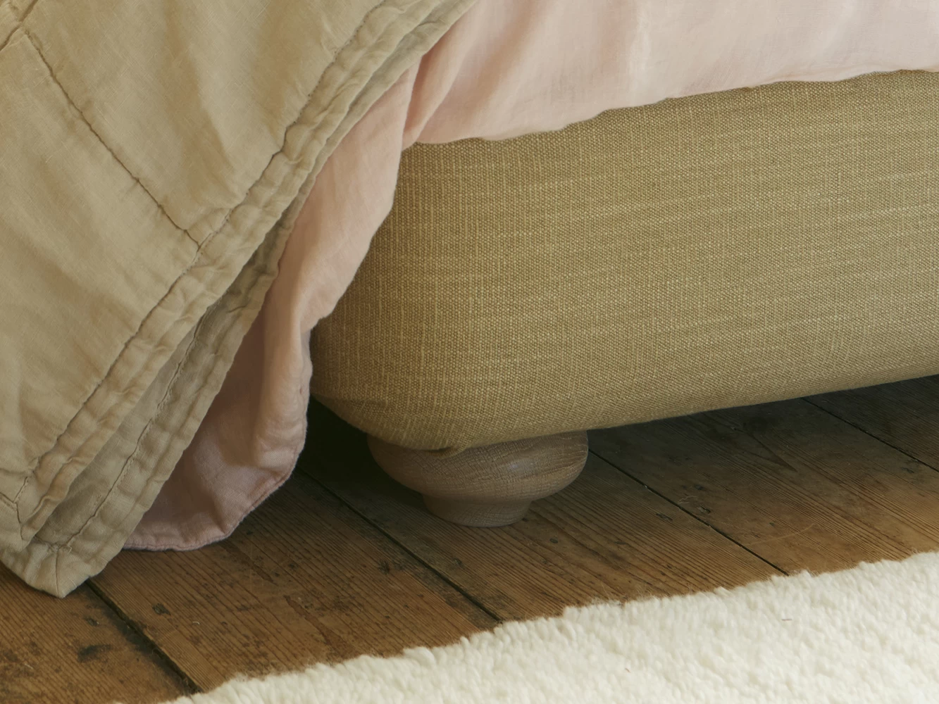 Double Pillow Talker Bed In Thatch House Fabric 4 Double Pillow Talker Bed In Thatch House Fabric - Image 4