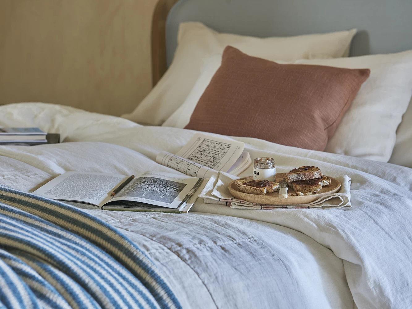 Superking Joëlle Bed In Natural Linen 10 Superking Joëlle Bed In Natural Linen - Image 10