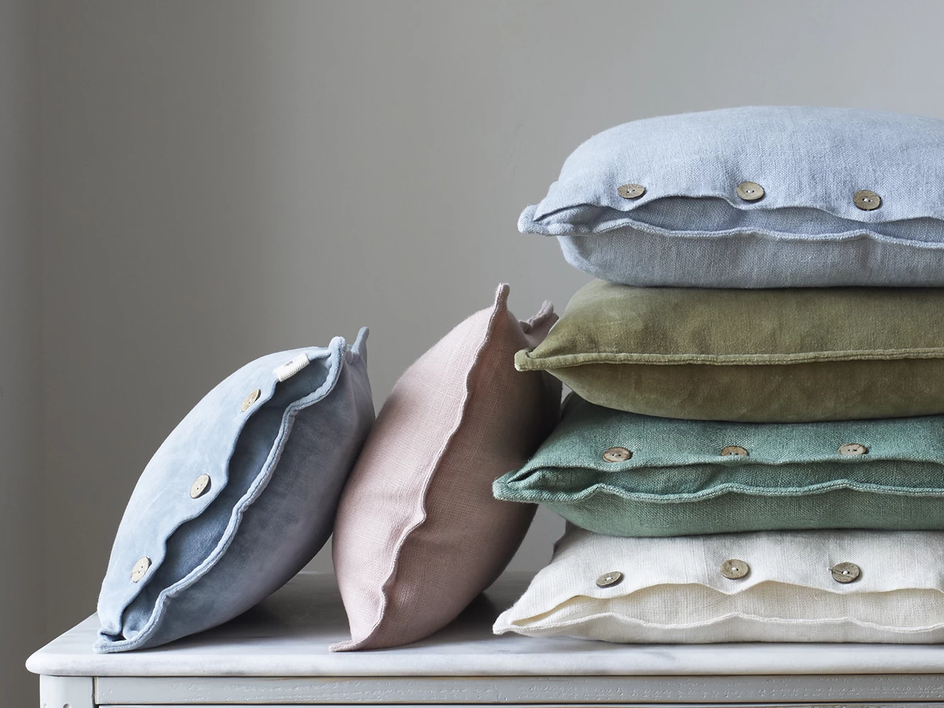 Classic (43cm X 43cm) Easy Squish Scatter In Peony Pink Velvet