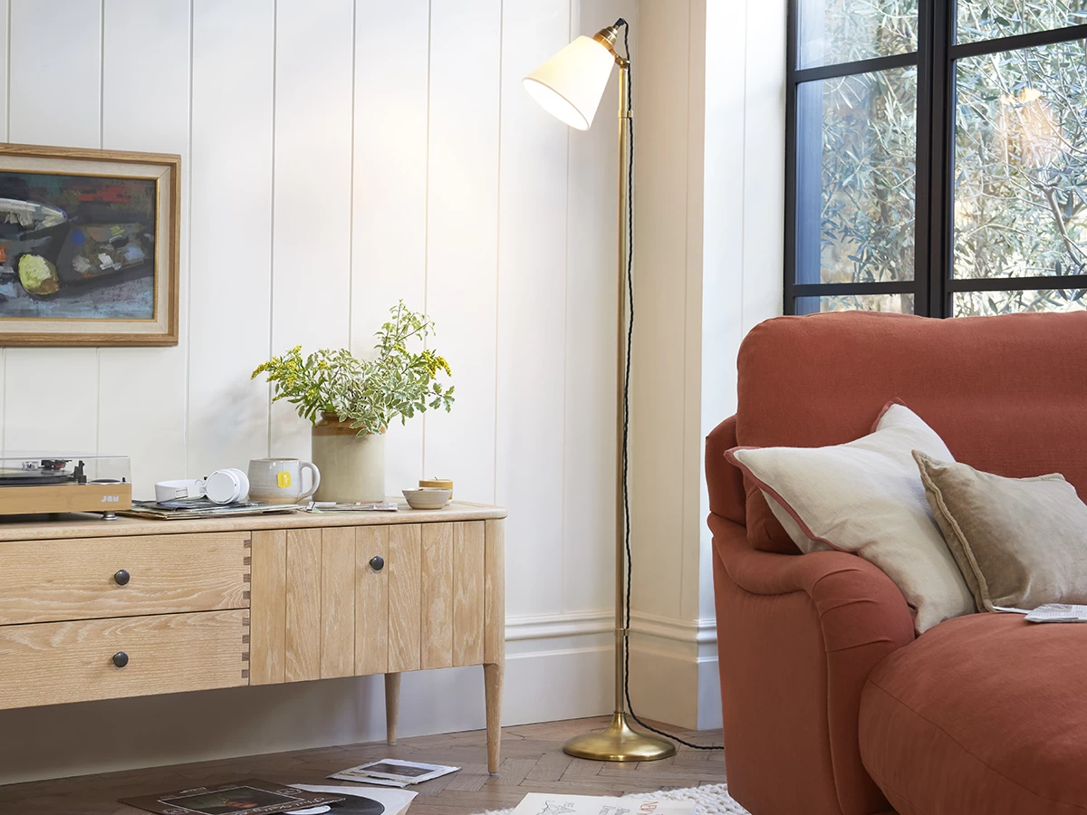 Pointer In Brass In Rosewater Clever Vintage Linen 2 Pointer In Brass In Rosewater Clever Vintage Linen - Image 2